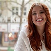 Achtsamkeitstrainerin um bessere Lernergebnisse zu erzielen und ausgeglichenes Lernen.